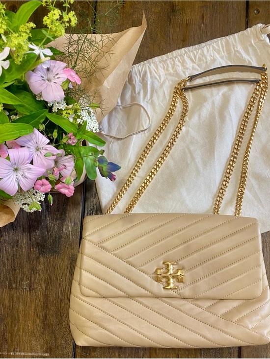Tory Burch Handbags - Tory Burch Beige Quilted Leather Shoulder Bag with Gold Chain